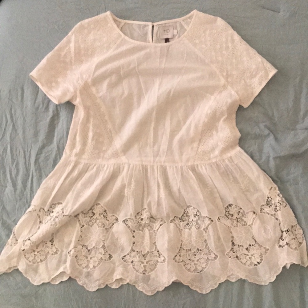 Beautiful Anthropologie top perfect for everyday